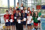 vyhlášení kraulová mix štafeta - 3. Mára, Ondra, Pepča, Anička vyhlášení kraulová mix štafeta - 3. Mára, Ondra, Pepča, Anička
